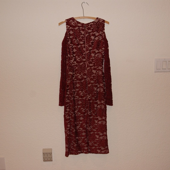 ALICE+OLIVIA Red Lace Laila Open Shoulder Dress 4 - Picture 6 of 8